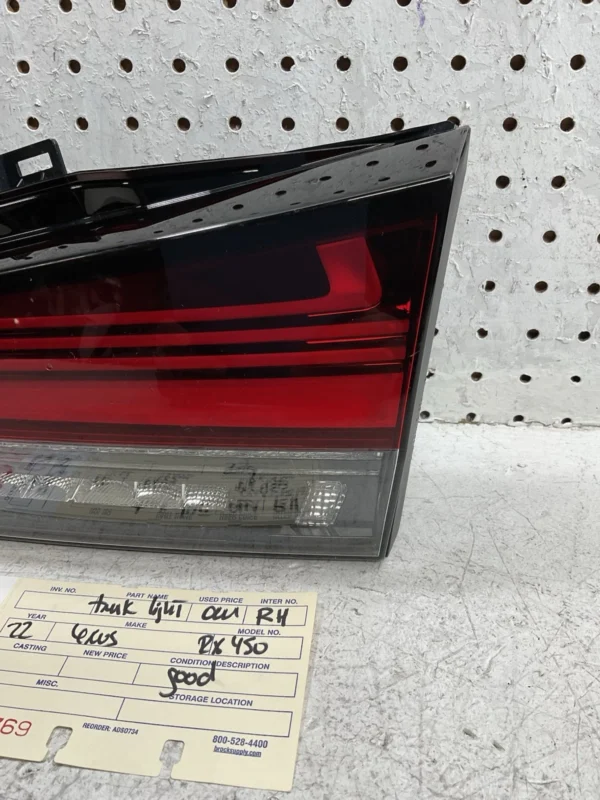 Lexus RX450h Right Side Trunk Light