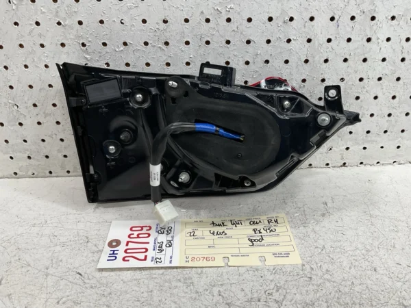 RIGHT SIDE INNER TRUNK LIGHT OEM LEXUS RX350 RX450H
